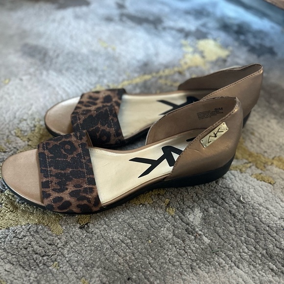 Anne Klein Sport Kaesha Sandals Shoes Leopard Womens 8.5 M. - Picture 3 of 6